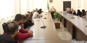 تجار يطلبون رفع التشميع عن محلاتهم ببئر توتة