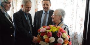 بمناسبة نيلها جائزة “دار الوفاء”.. وفد من البرلمان يزور المجاهدة والروائية زهور ونيسي