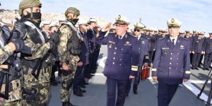 اللواء بن مداح يفتيش الغراب المتعدد المهام “الفاتح”