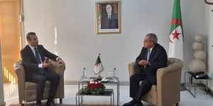 عون يشدد على ضرورة الإسراع في تجسيد التوسعة وزيادة نسبة الإنتاج بمجمع توسيالي للحديد والصلب