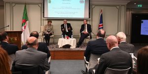 عطاف يلتقي بلندن مع مجموعة من المتعاملين الاقتصاديين ورجال الأعمال البريطانيين