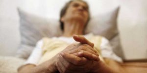 الإصابة بالخرف والسكتة الدماغية.. مرض المسنين