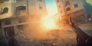 المقاومة في غزة تشتبك مع جنود الاحتلال من مسافة صفر.. وتدمر ناقلة جند ودبابات العدو