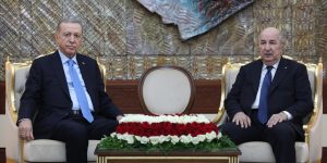 رئيس الجمهورية يتحادث مع نظيره التركي