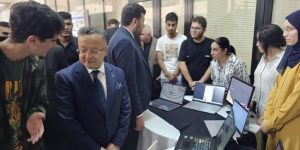 بداري يقرر توجيه خريجي الجامعات أصحاب المشاريع لوزارة اقتصاد المعرفة لتجسيدها