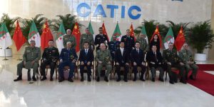 الفريق أول شنقريحة يزور الشركتين الصينيتين “كاتيك” و”إلينك”