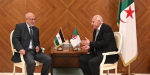 رئيس المجلس الوطني الصحراوي يستقبل من طرف وزير الخارجية الجزائري