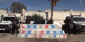 كانت على متن  مركبة رباعية الدفع.. حجز 15.000 علبة من السجائر مهربة بالوادي