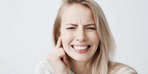 آلام الأذن في فصل الشتاء… أسباب مختلفة