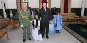 تكريم الطِفلة التي استقبلت الرئيس تبون في تندوف