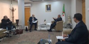 عون يأمر بإعادة تنظيم سلسلة توزيع الدواء