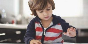 لسلامة أطفالكم.. 90 دقيقة فقط على الأجهزة الإلكترونية