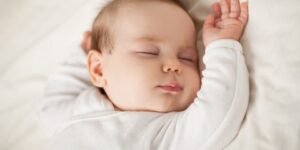 جديد الطب.. هل للقيلولة دور في سعادة الأطفال وذكائهم؟