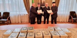 بلمهدي يُشرف على توزيع نسخ من المصحف الشريف بروسيا