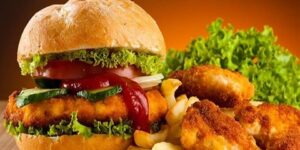 صحتنا في غذائنا.. تحذير من الأطعمة المصنعة