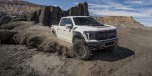 حصلت على 720 حصان للتفوق على رام TRX.. فورد F-150 رابتور R