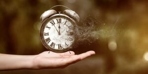 الأيام صحائفُ الأعمال