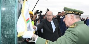  رئيس الجمهورية يشرف على إطلاق مشاريع ذات بعد استراتيجي بولاية تندوف ويؤكد:  تندوف ستصبح “قطبا حقيقيا” في مجال الصناعة