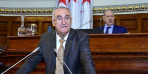 فايد يعرض مشروع قانون المالية لسنة 2024 على أعضاء مجلس الأمة