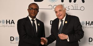 عطاف يتحادث بالدوحة مع نظيره الرواندي