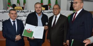 مستغانم: وزير الصناعة يمنح رخص الاستغلال لـ 34 مستثمرا