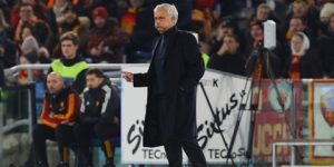 مورينيو يلتزم الصمت بعد التعادل أمام فيورنتينا