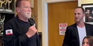 أرنولد شوارزنيغر يدعم الصهاينة ويزور عائلات بعض الرهائن