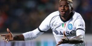 تشيلسي يتخذ موقفًا نهائيًا من ضم أوسيمين بعد تجديده مع نابولي