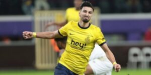 عمورة يقترب من الدوري الإنجليزي