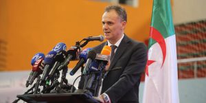 وزير الشباب والرياضة، عبد الرحمن حماد يؤكد على: “ضرورة تحفيز المتعاملين الاقتصاديين على الاستثمار في الفرق”