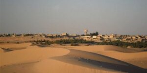 من أجل قضاء وقت مريح وممتع.. الكثبان الرملية بسيدي خويلد وجهة مفضلة للعائلات خلال العطل