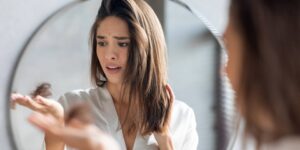 الشعرة مخزن للمعلومات الصحية عن الإنسان.. حقائق عن الشعر وآليات تساقطه