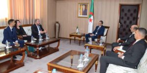 تحضيرا لاستقبال ألفي طفل الصيف القادم.. حماد يستقبل وفدا عن مسجد باريس الكبير