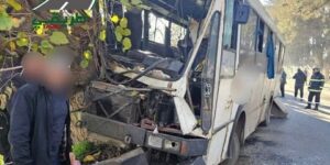 الجزائر العاصمة: إصابة 25 شخصا إثر انحراف حافلة لنقل المسافرين ببوشاوي