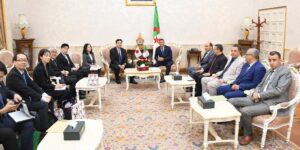 رئيس المجموعة البرلمانية للصداقة “الجزائر-اليابان” يستقبل وفدا عن المجموعة البرلمانية للصداقة اليابانية مع الاتحاد الإفريقي