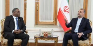 وزير الشؤون الخارجية الإيراني يستقبل المجموعة البرلمانية للصداقة