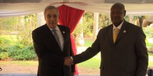 الوزير الأول يُستقبَل بكمبالا من قبل الرئيس الأوغندي