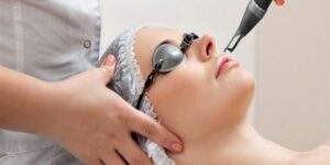 جمال وأناقة.. 5 أسباب لظهور الشعر بكثافة بعد جلسات الليزر