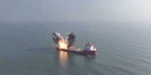 القوات المسلّحة اليمنية تستهدف سفينة نفط بريطانية بخليج عدن