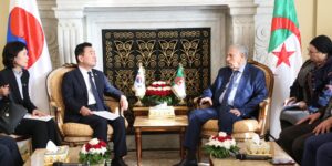 قوجيل يجري مباحثات مع مع رئيس الجمعية الوطنية لجمهورية كوريا الجنوبية