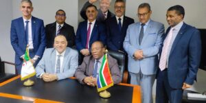 ممثلون عن المجموعات البرلمانية يقدمون رسالة شكر وعرفان للقائم بأعمال سفارة جنوب إفريقيا بالجزائر