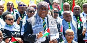 البرلمان العربي يمنح رئيس جنوب إفريقيا “الوسام الدولي” تقديرا لموقفه تجاه القضية الفلسطينية