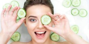 جمال وأناقة.. قناع الخيار للبشرة الدهنية