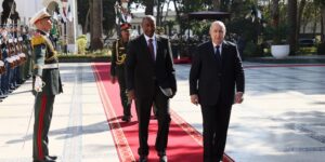 رئيس الجمهورية يخص رئيس مجلس السيادة الانتقالي لجمهورية السودان باستقبال رسمي