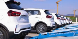 وزارة الصناعة تدعو الوكلاء المعتمدين باستيراد المركبات الجديدة للالتزام بدفتر الشروط