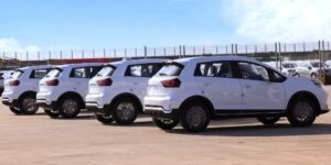 توضيحات عون عن استيراد السيارات الجديدة