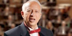 هاني شنودة يقاضي نادي “ليفربول” الإنجليزي بسبب عادل إمام