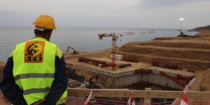 الانطلاق في إنجاز محطات كبرى لتحلية مياه البحر بست ولايات ابتداء من 2026