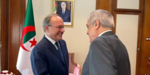 الوزير الأول يستقبل سفير جمهورية إيطاليا بالجزائر