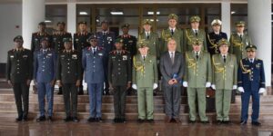 بحثا سبل تعزيز التعاون العسكري بين البلدين.. لقاء ثنائي بين الفريق أول شنڨريحة ونظيره الرواندي